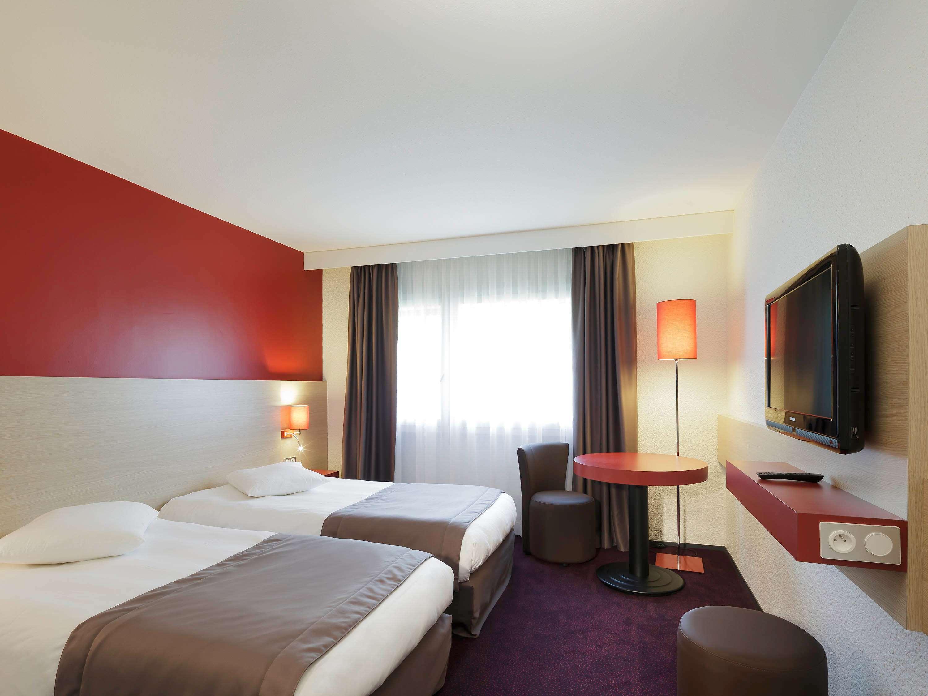 Ibis Styles Sur Saone Hotel 3*
