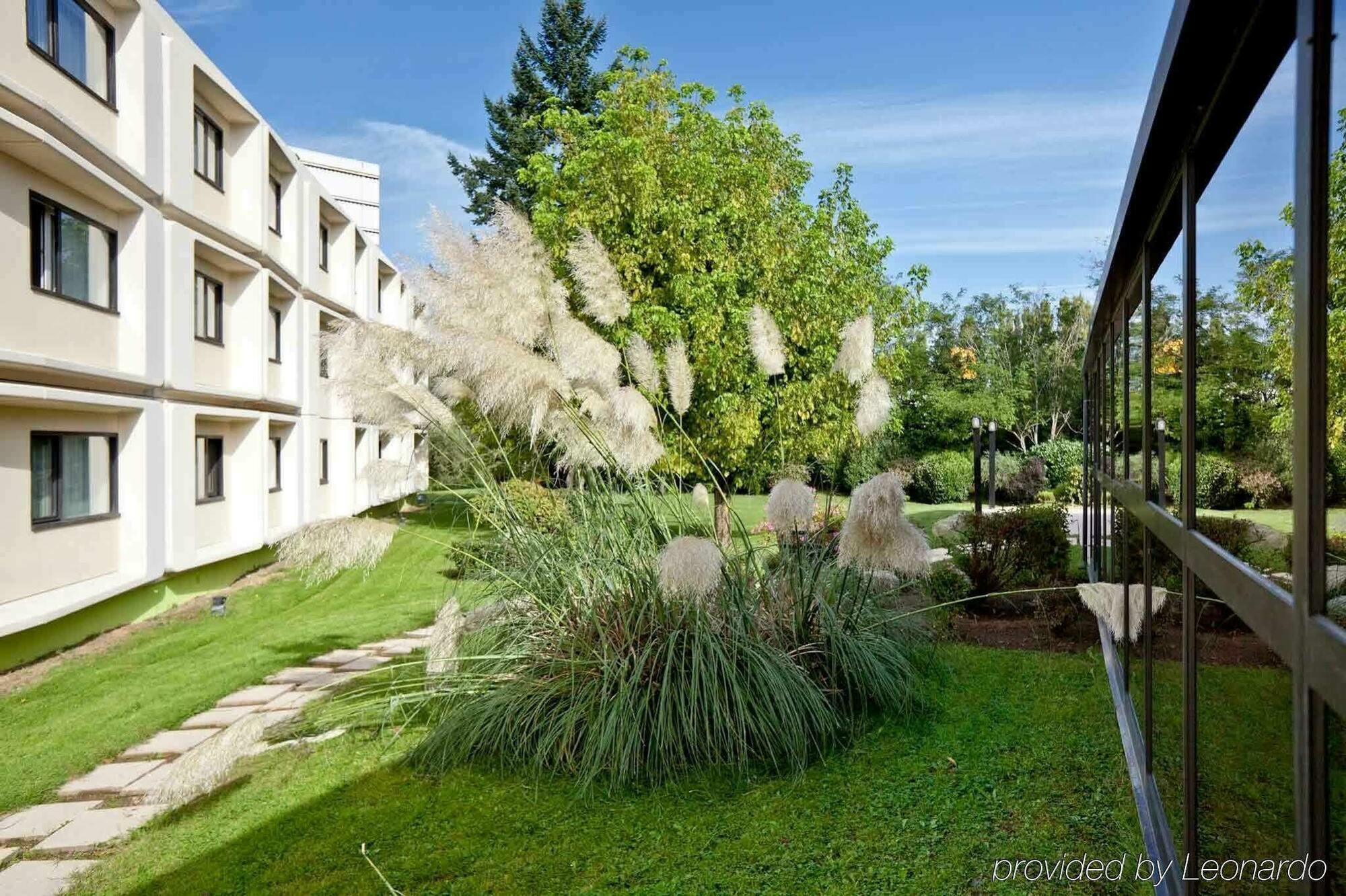 Ibis Styles Sur Saone Hotel 3*
